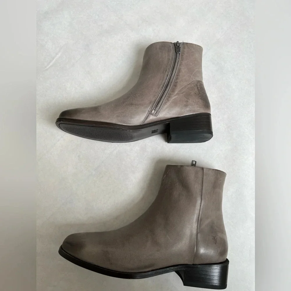 Frye Boots Womens 9.5 M River Gray Leather Inside Zip Bootie